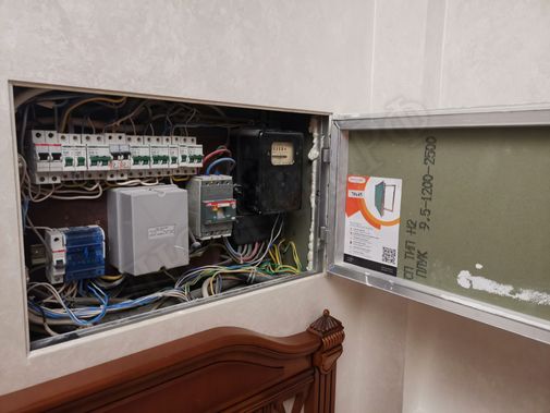 Люк под покраску Мега-Мастер Элит II 2 створки, средний профиль Люк под покраску Мега-Мастер Элит II 2 створки, средний профиль